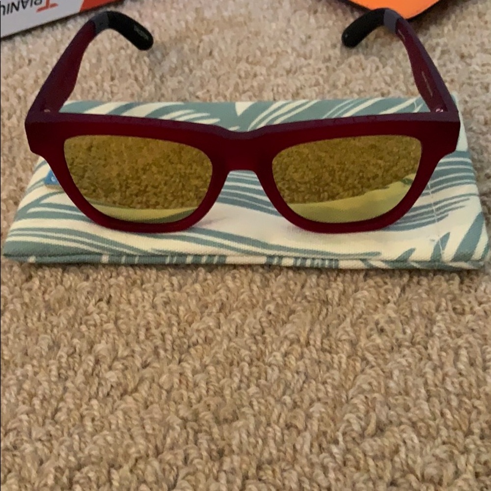 unused TOMS TRAVELER COLLECTION red sunglasses